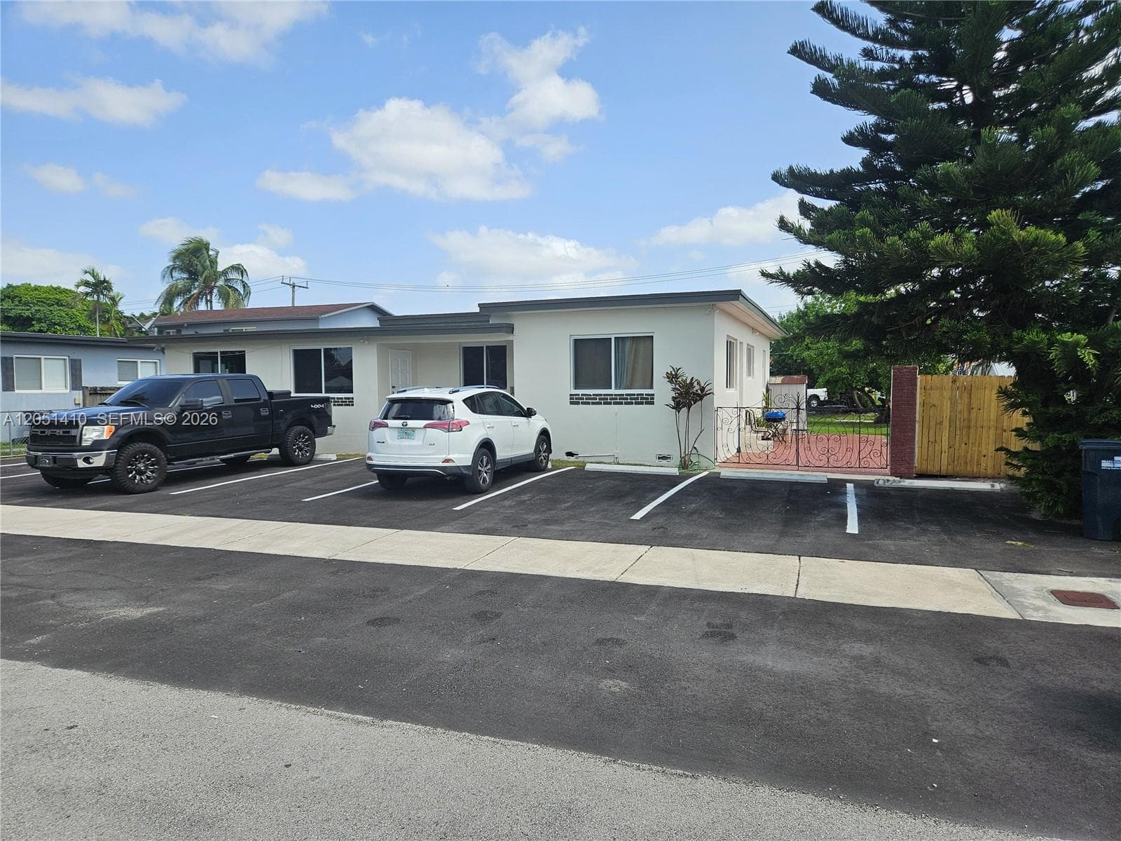 9415 SW 38th St, Miami, FL 33165 photo 2