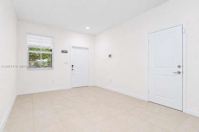 1020 SE 26th Ter, Homestead, FL 33035 photo 2