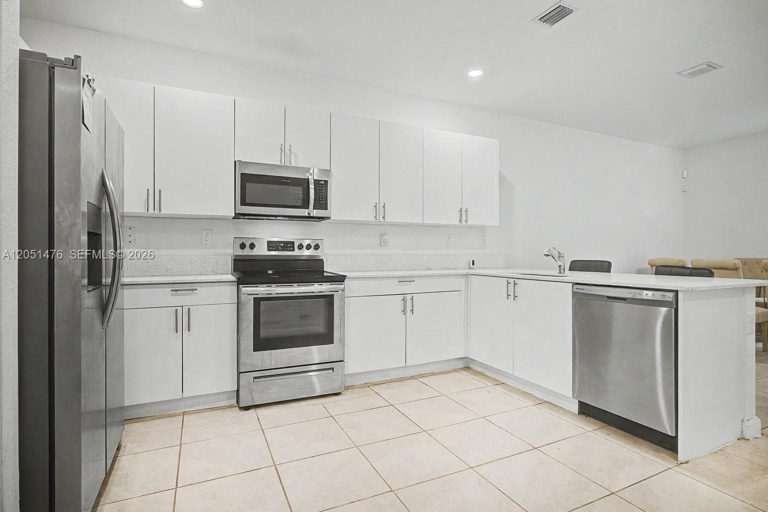 1020 SE 26th Ter, Homestead, FL 33035 photo 5