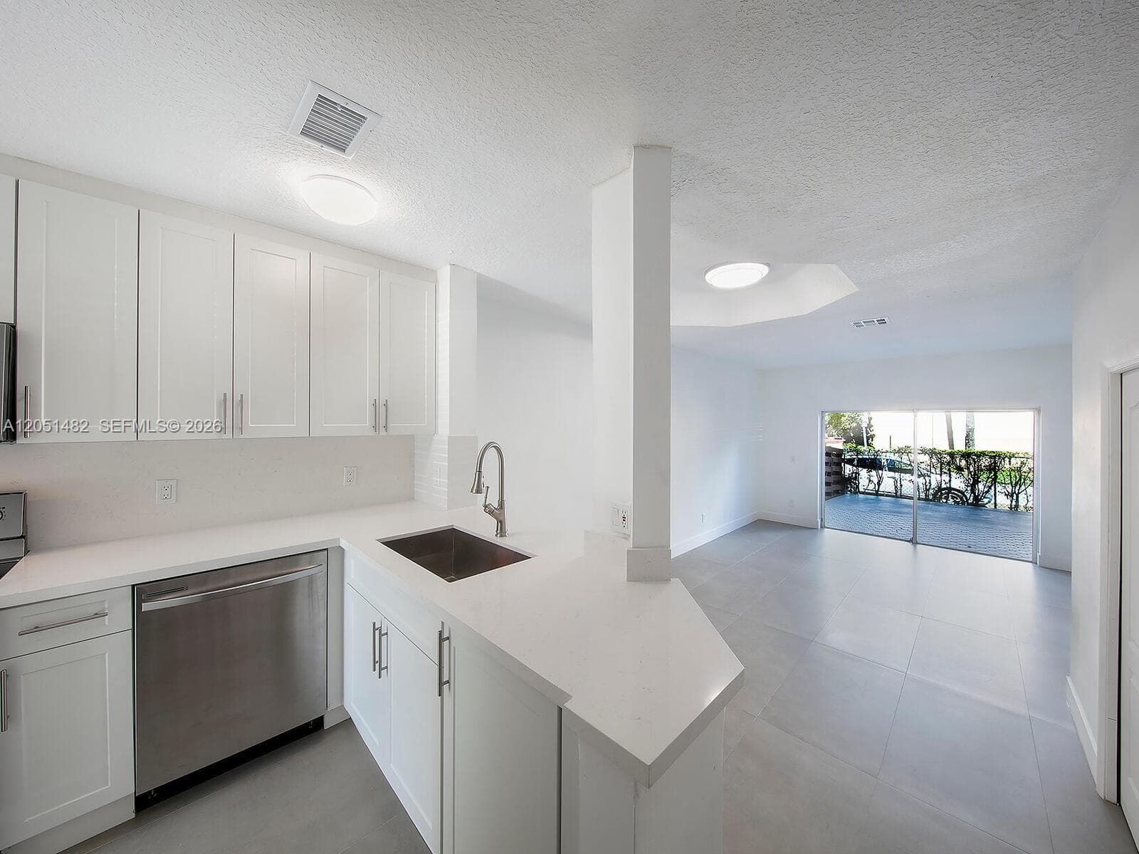 8260 NW 10th St # 6, Miami, FL 33126 photo 2