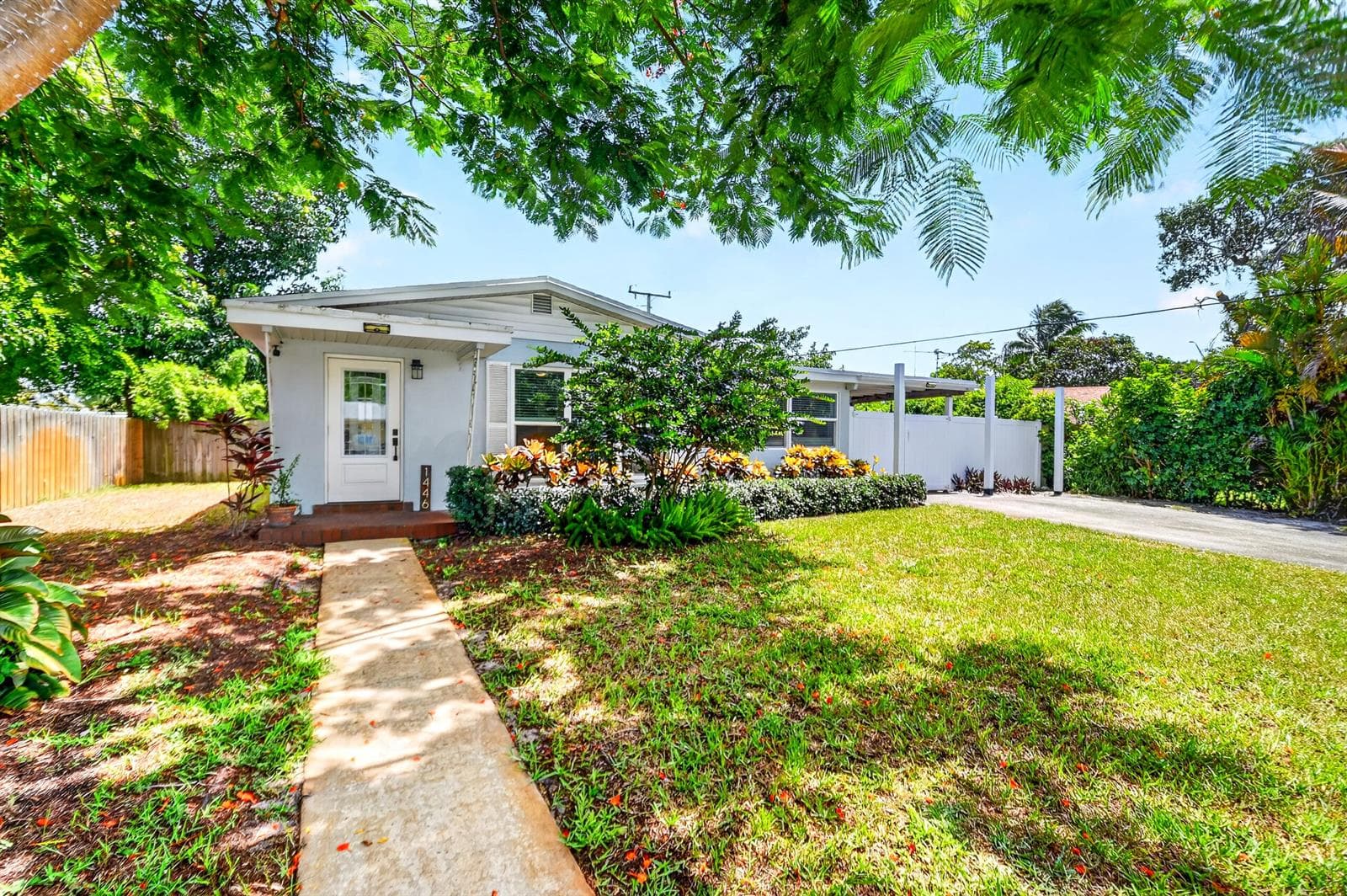 1446 W Perry Street, Lantana, FL 33462 photo 2