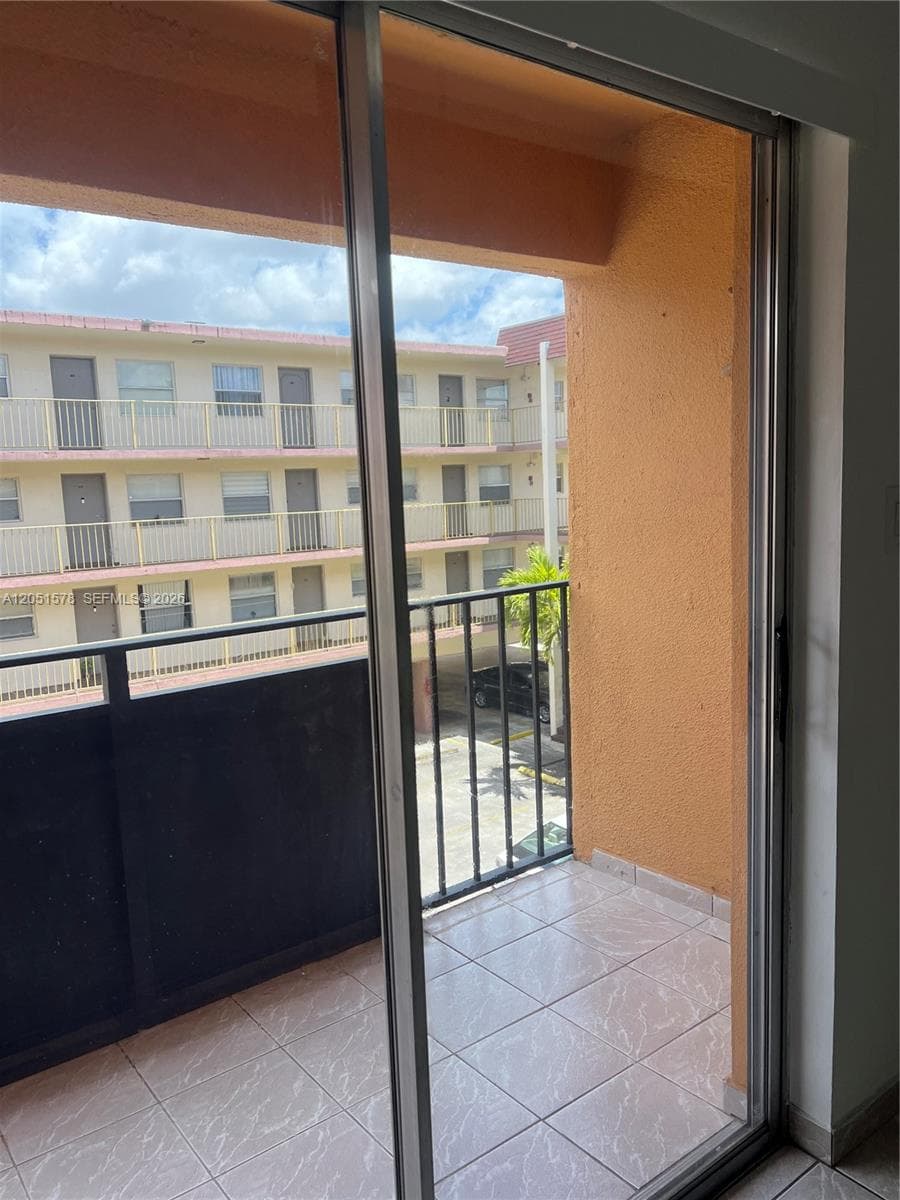 295 NW 72nd Ave # 306, Miami, FL 33126 photo 3