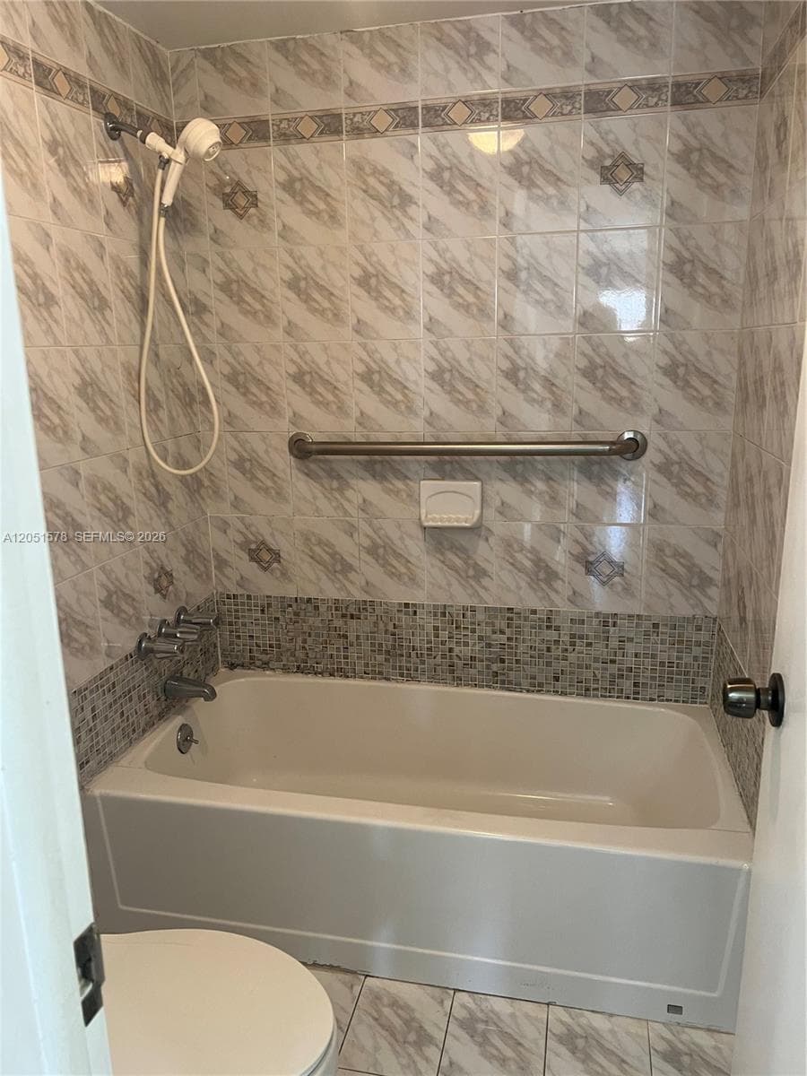 295 NW 72nd Ave # 306, Miami, FL 33126 photo 4