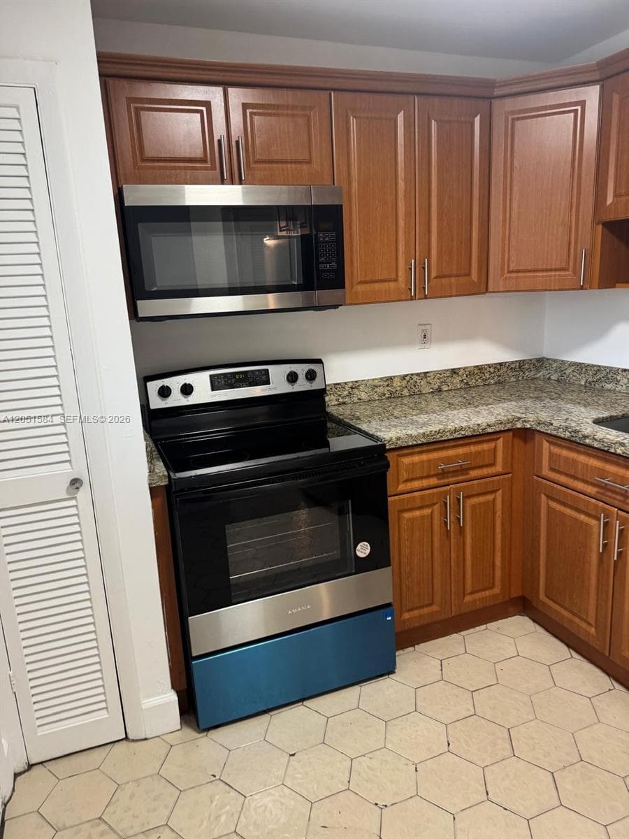 1401 NE 191st St # D108, Miami, FL 33179 photo 2