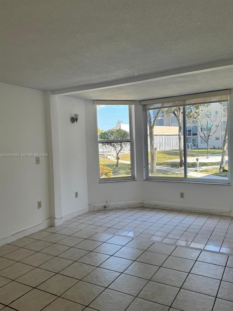 1401 NE 191st St # D108, Miami, FL 33179 photo 4