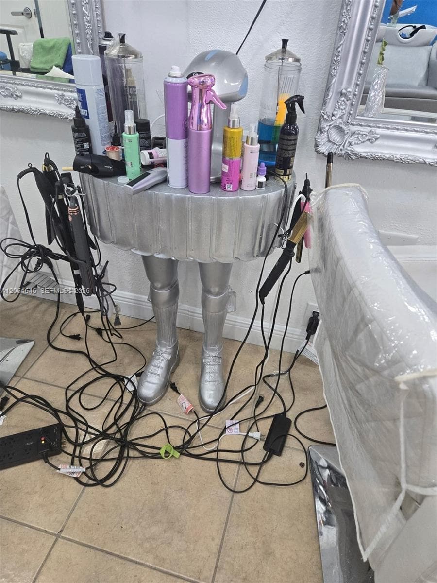 Full service Beauty salon PRIME location close to Sunset PLace, South Miami, FL 33143 photo 5