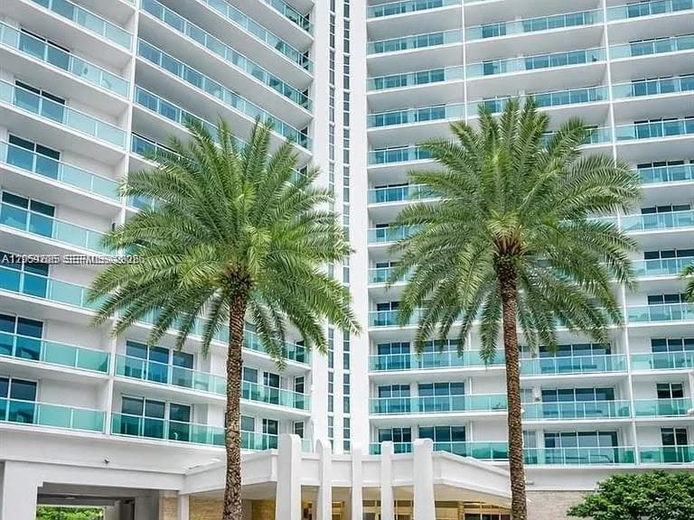 100 Bayview Dr # 310, Sunny Isles Beach, FL 33160 photo 2