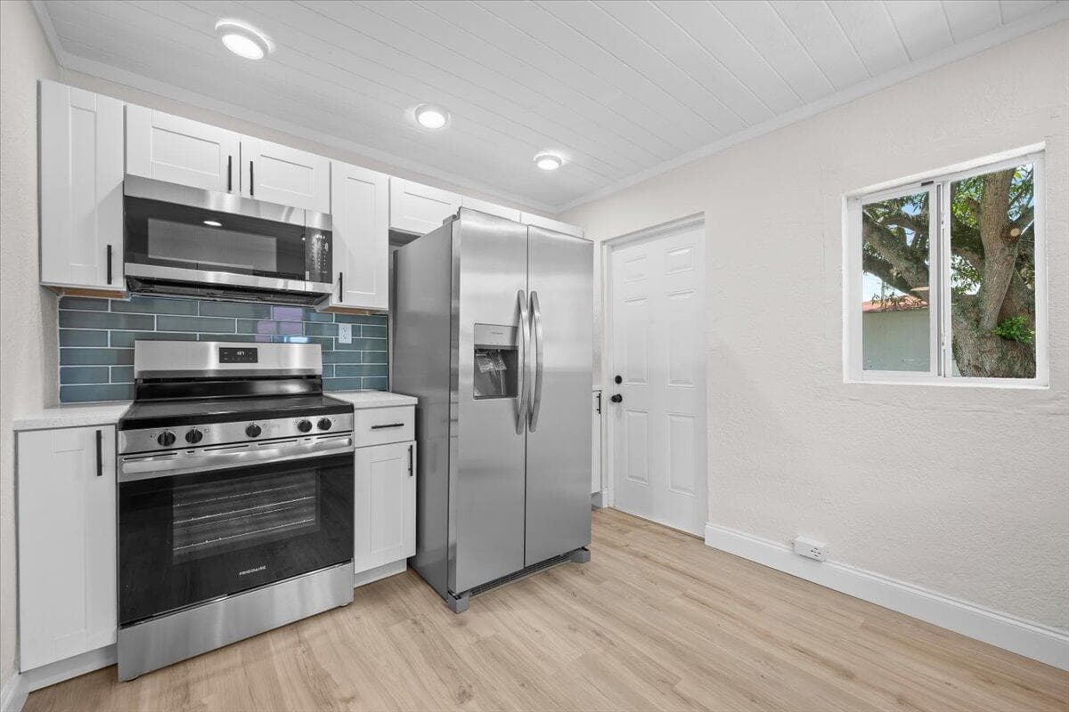 1030 22nd Street, West Palm Beach, FL 33407 photo 2