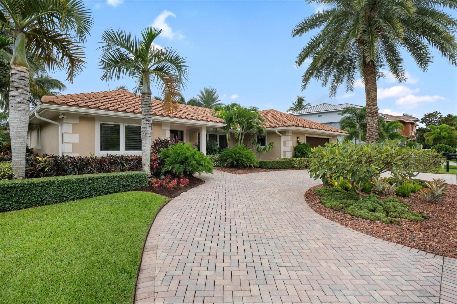 8884 SE Pelican Island Way, Hobe Sound, FL 33455 photo 2