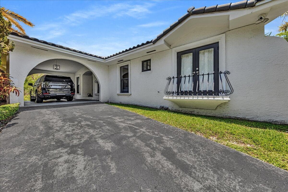 5901 SW 136th Street, Pinecrest, FL 33156 photo 2