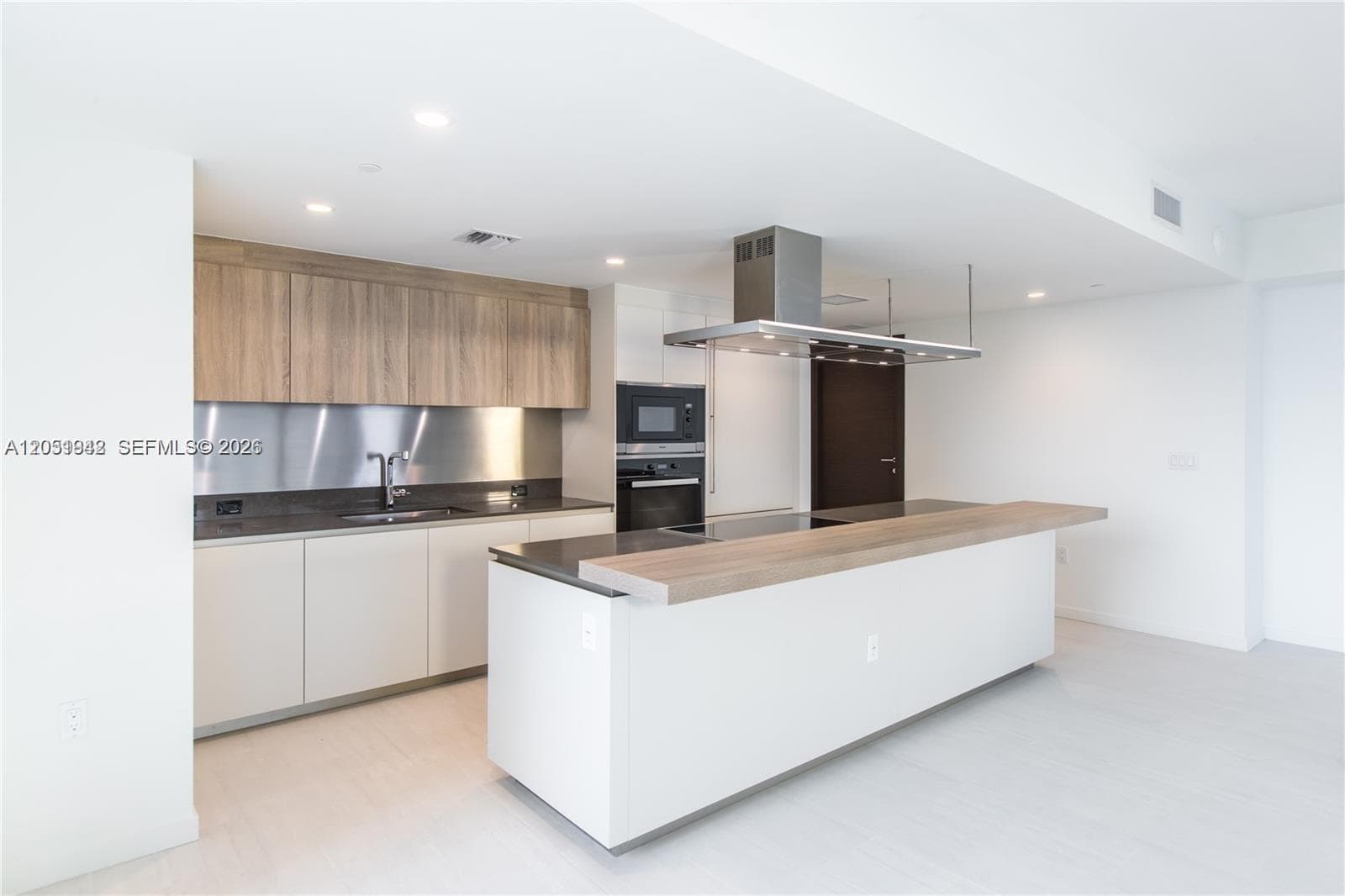 1000 Brickell Plz # 2110, Miami, FL 33131 photo 2