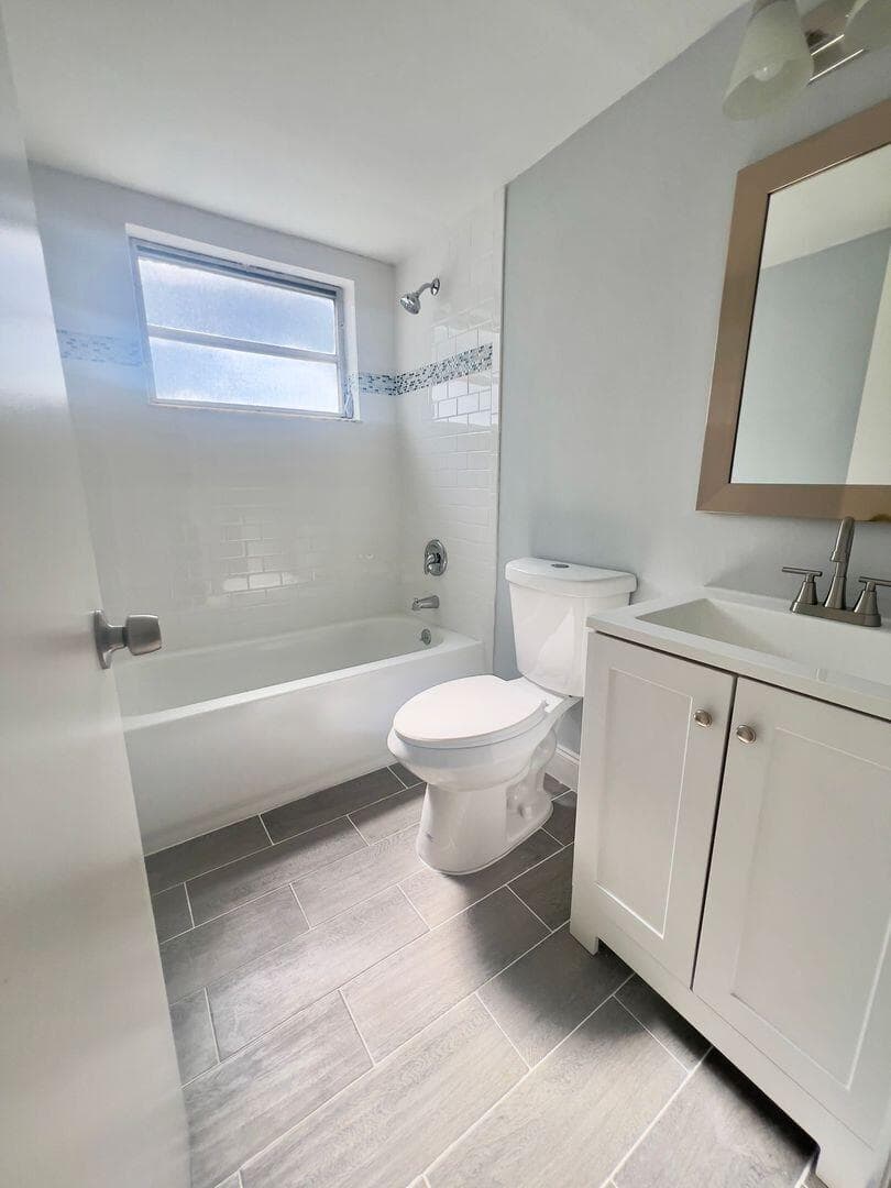 665 Glouchester # 2, Boca Raton, FL 33487 photo 2