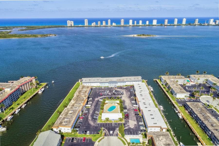 100 Shore Court # 307, North Palm Beach, FL 33408