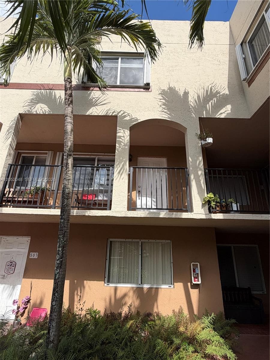 551 NW 82nd Ave # 516, Miami, FL 33126
