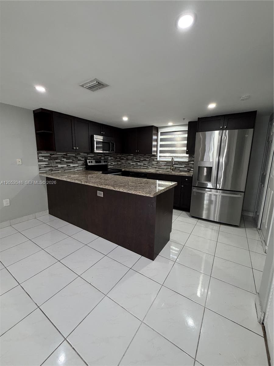 551 NW 82nd Ave # 516, Miami, FL 33126 photo 4