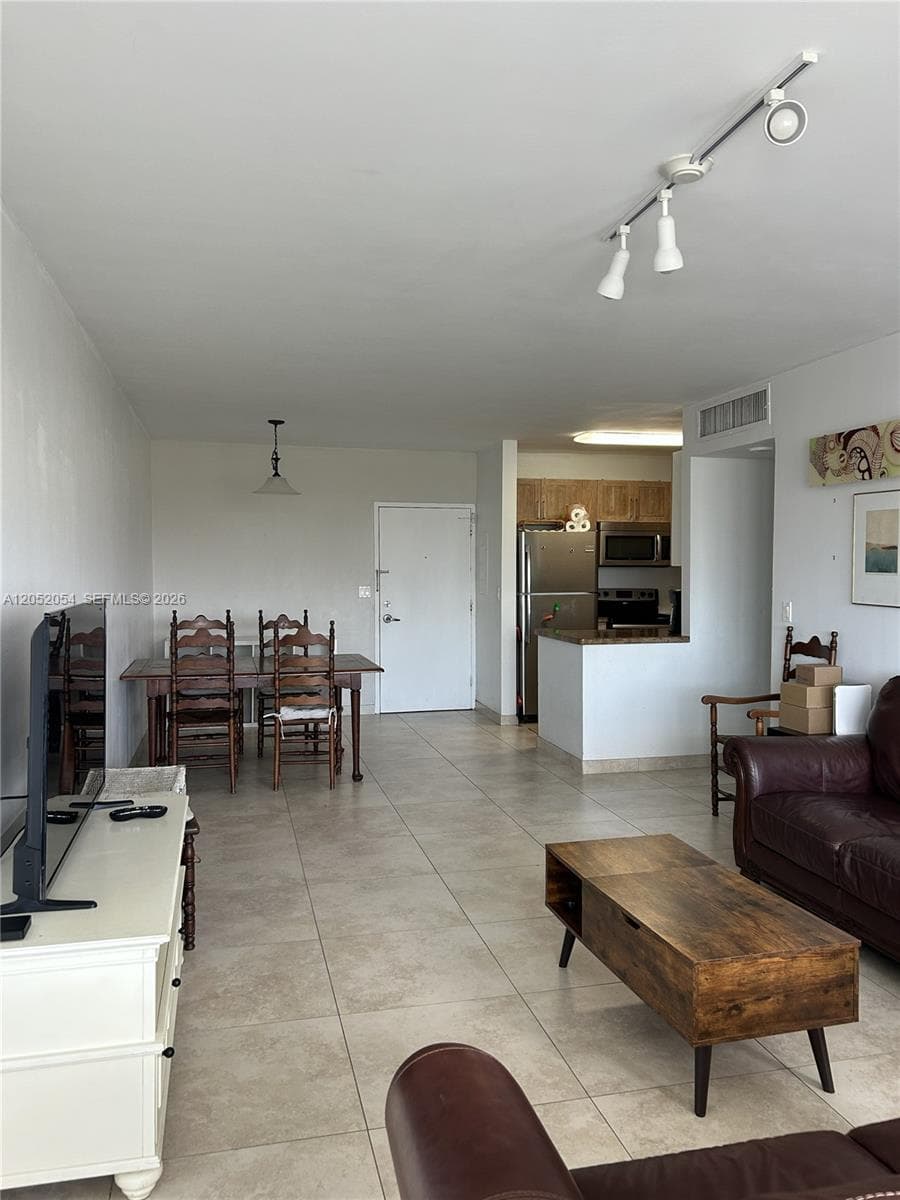 7441 Wayne Ave # 8R, Miami Beach, FL 33141 photo 4