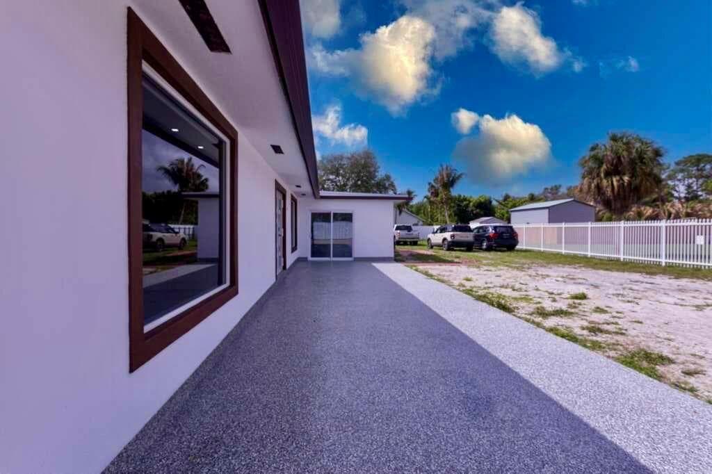 696 Arlington Drive, West Palm Beach, FL 33415 photo 4
