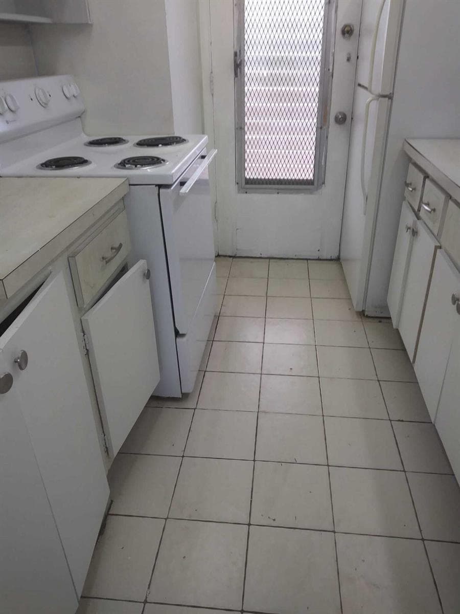 300 NE 191st Street # 217, Miami, FL 33179 photo 2