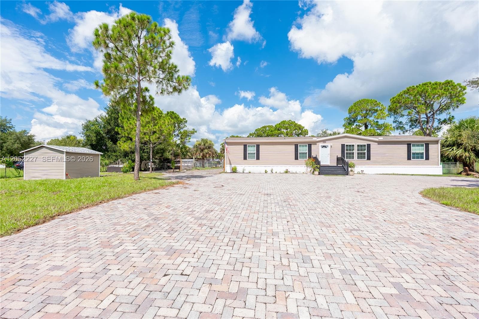 220 S Kennel ST, Clewiston, FL 33440 photo 4