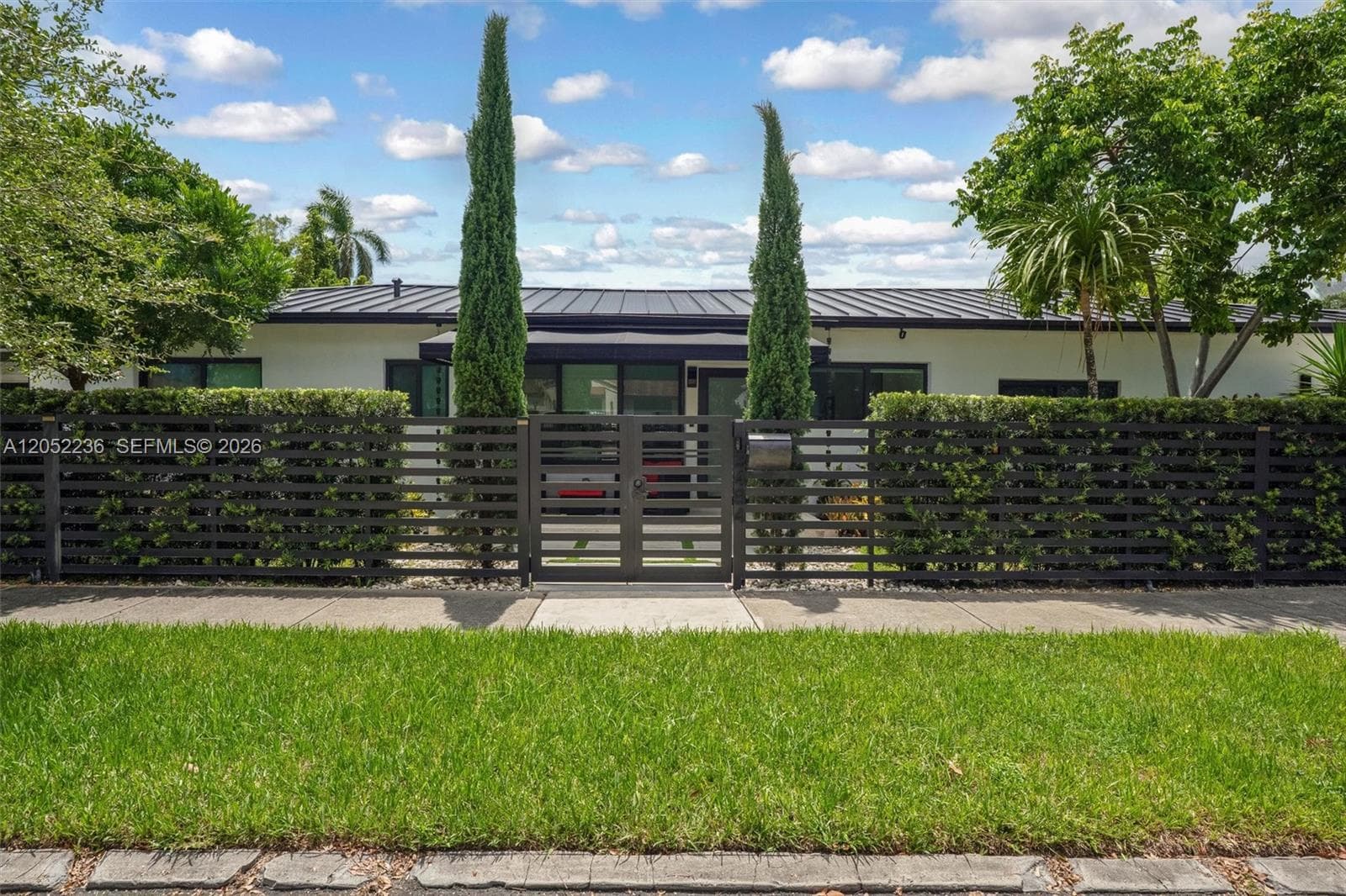 2484 SW 25th St, Miami, FL 33133 photo 2