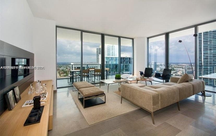 88 SW 7th St # 2712, Miami, FL 33130