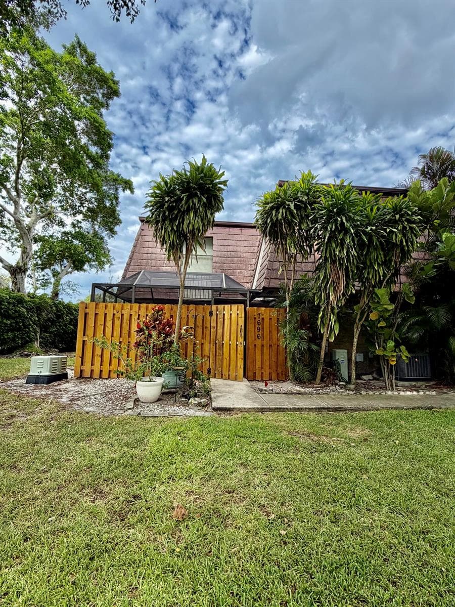 7696 Courtyard Run W, Boca Raton, FL 33433 photo 2