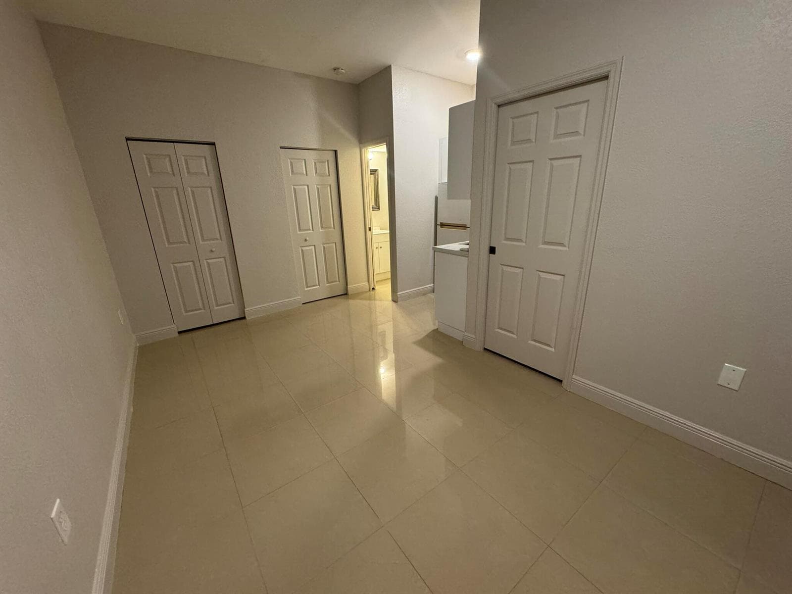 9033 NW 174th Street # Studio, Hialeah, FL 33018 photo 4
