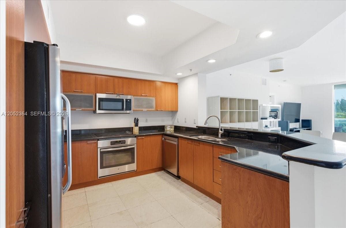 14951 Royal Oaks Ln # 402, North Miami, FL 33181 photo 2