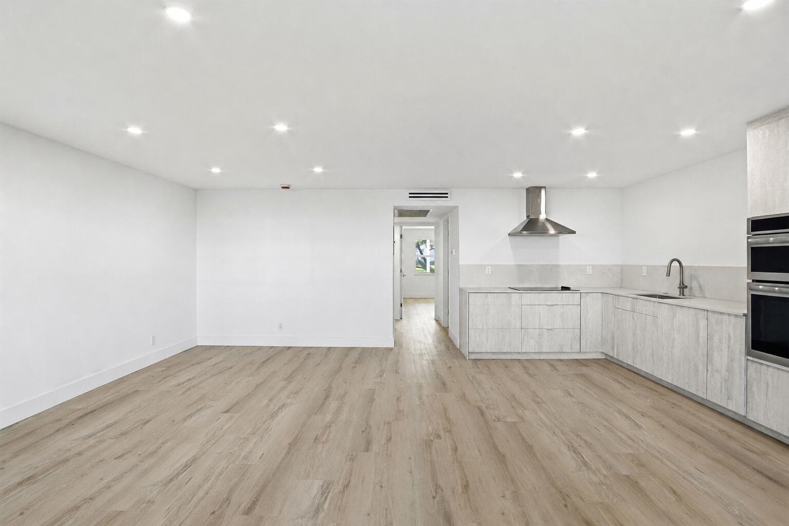 1023 Guildford # B, Boca Raton, FL 33434 photo 2