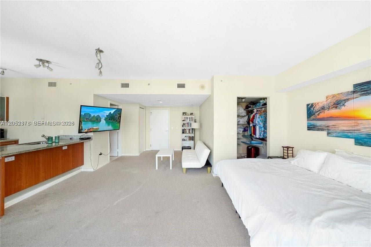 185 SW 7th St # 3100, Miami, FL 33130 photo 3