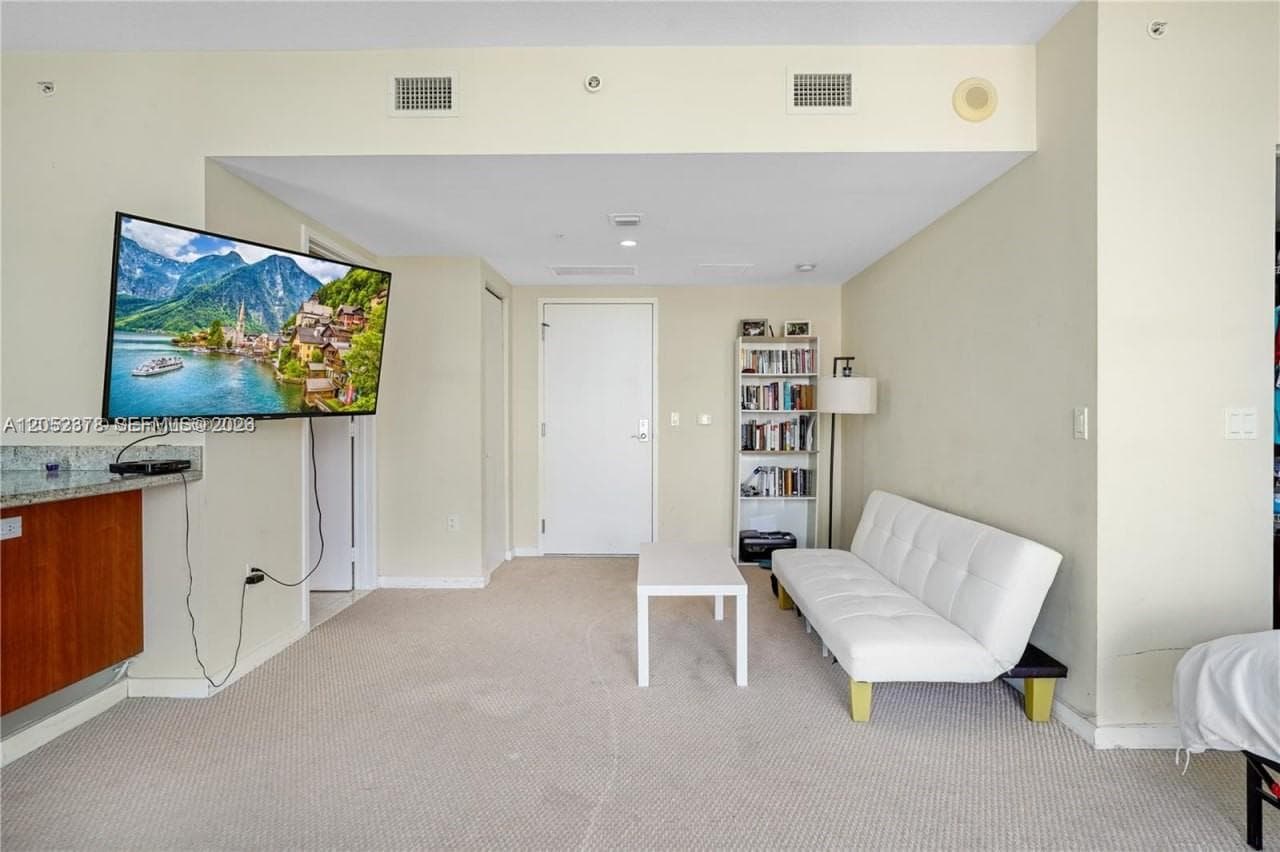 185 SW 7th St # 3100, Miami, FL 33130 photo 4