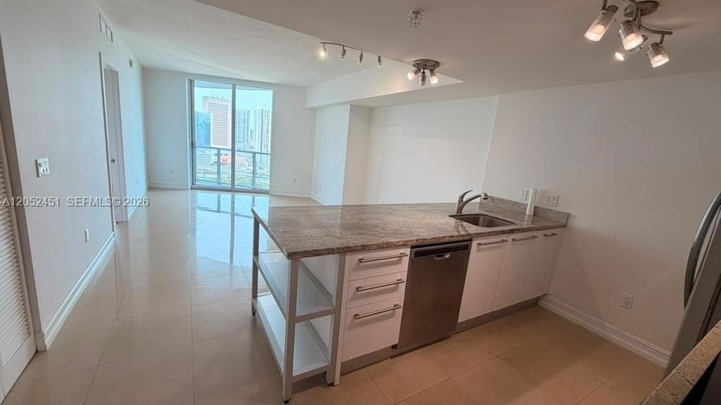 185 SW 7th St # 2505, Miami, FL 33130 photo 3