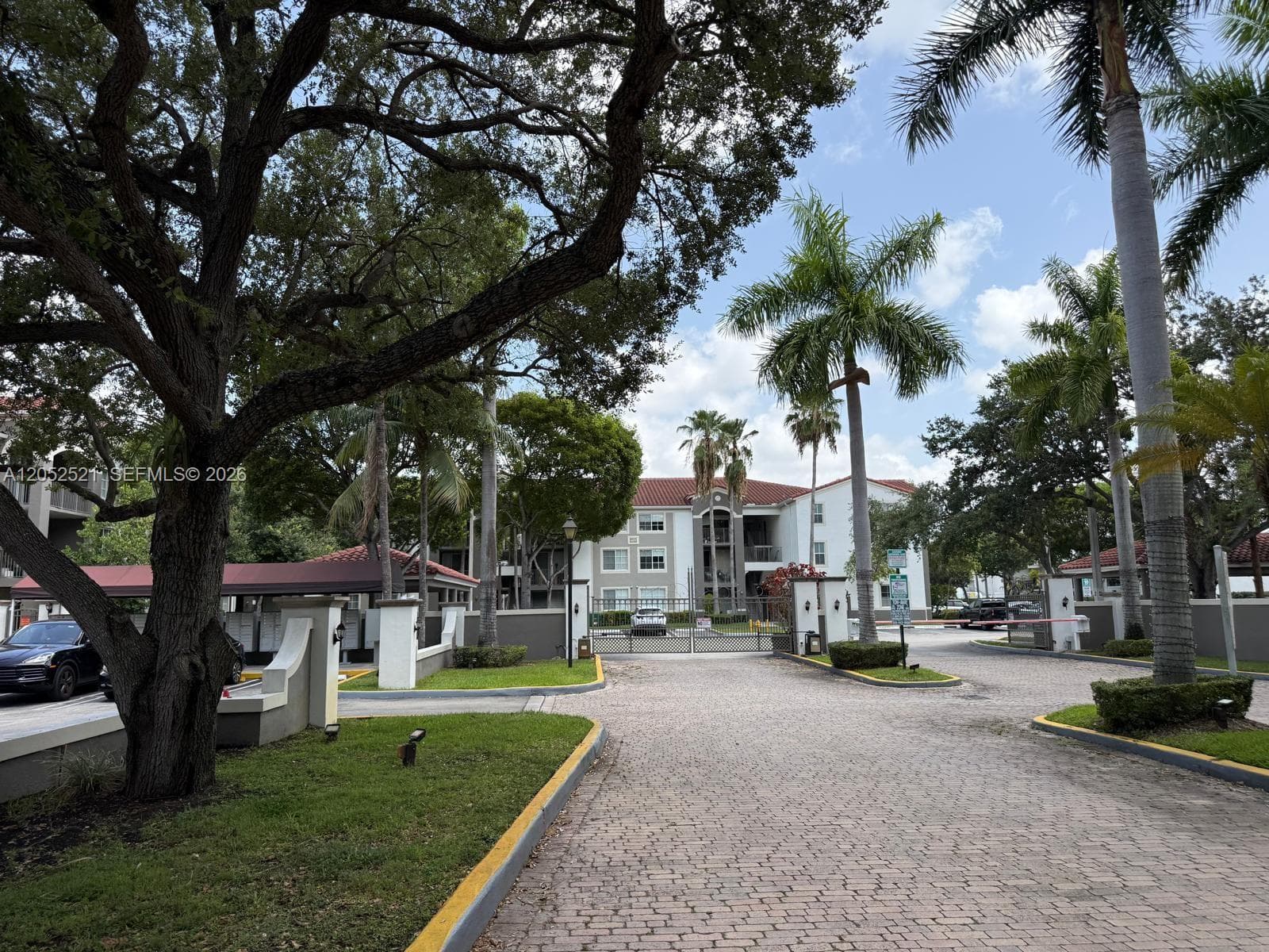 6861 SW 44th St # 205, Miami, FL 33155 photo 2