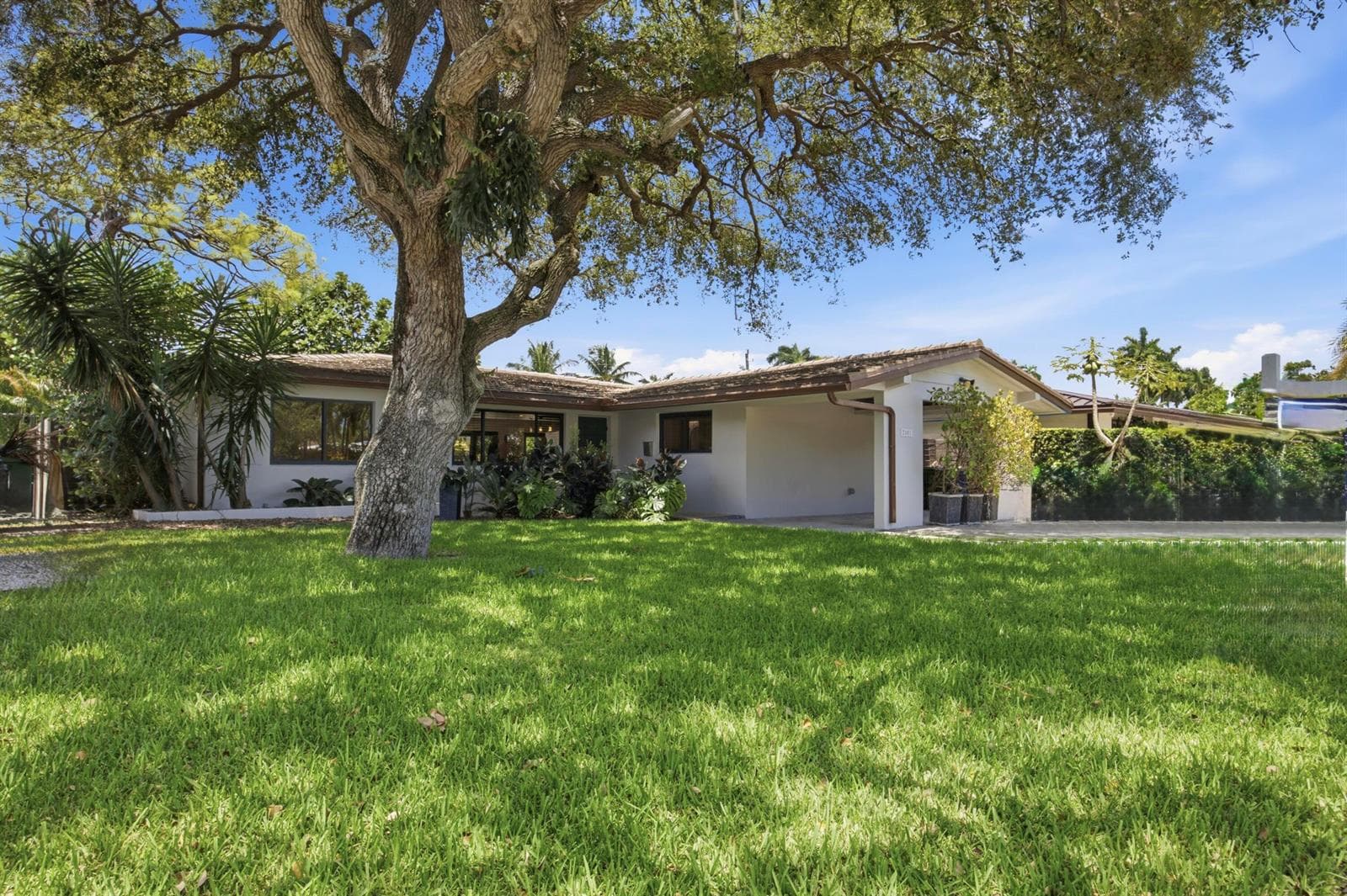 2001 N VICTORIA PARK Road, Fort Lauderdale, FL 33305