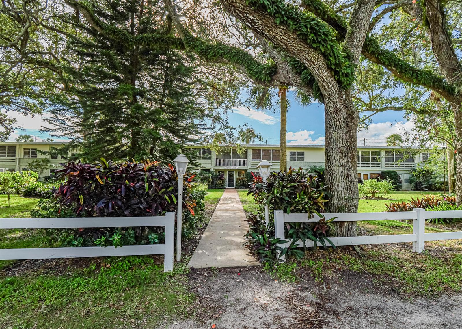 677 ROYAL PALM Boulevard # 12, Vero Beach, FL 32960 photo 3