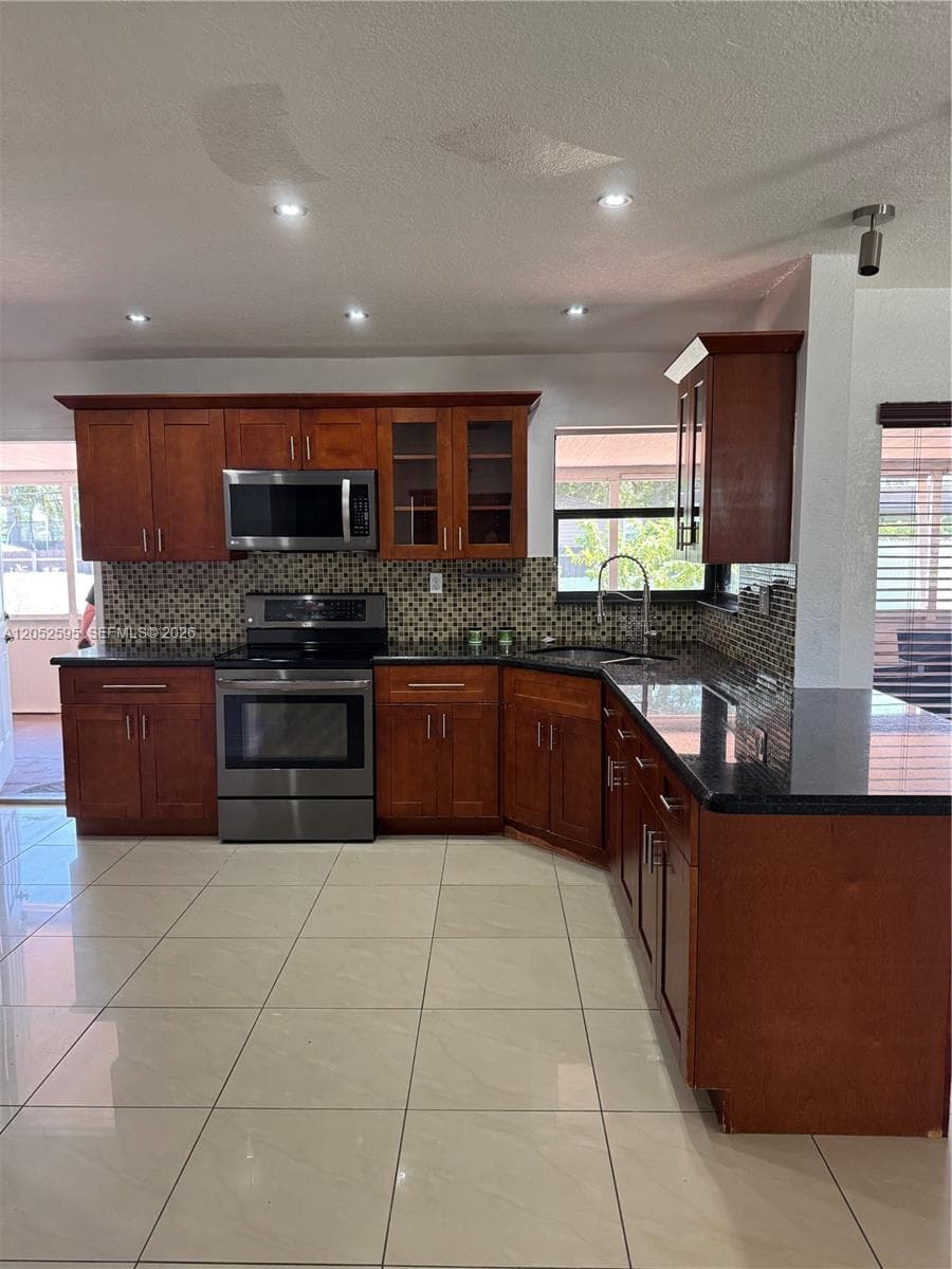 8240 NW 181st St # 1, Hialeah, FL 33015 photo 4