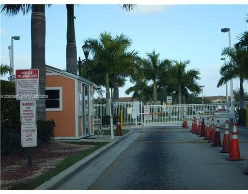 2925 SE 16th Ave # 102, Homestead, FL 33035 photo 2