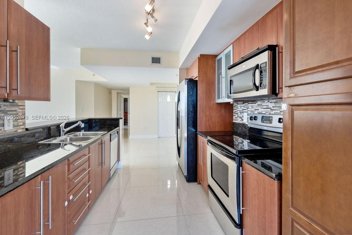 3232 SW 22nd St # 1701, Miami, FL 33145 photo 3