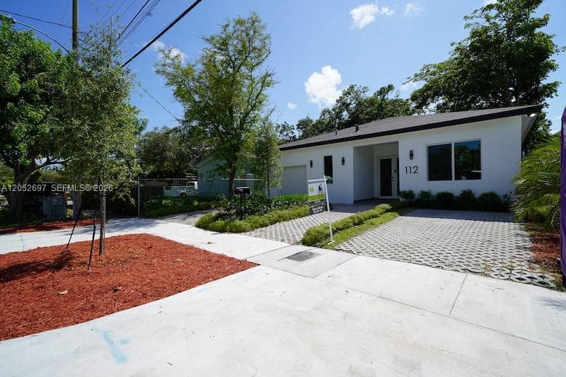 112 NW 24th Ct, Miami, FL 33125 photo 2