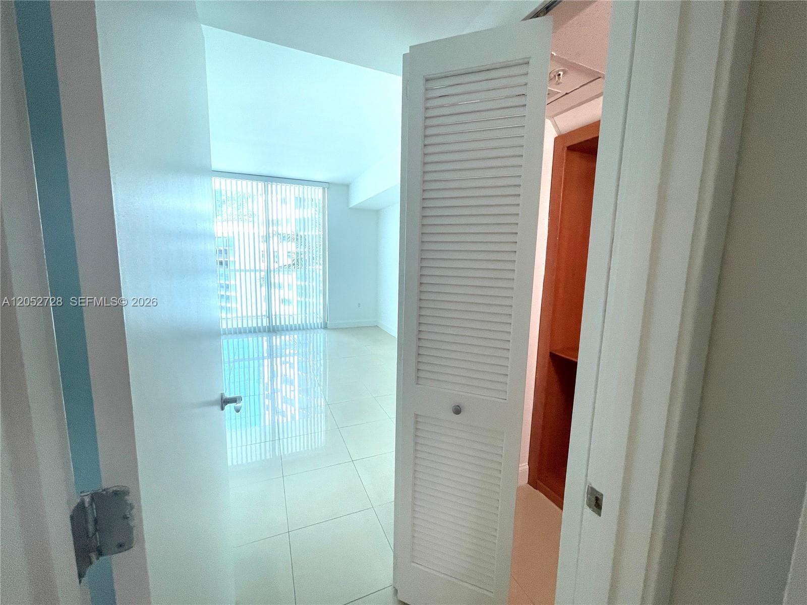 218 SE 14th St # 1004, Miami, FL 33131 photo 2