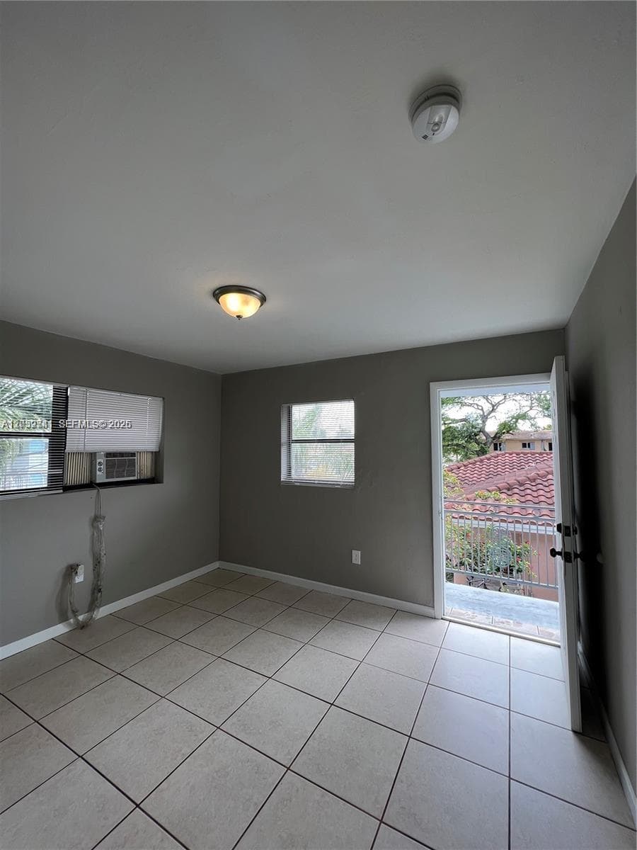 1286 NW 59th St, Miami, FL 33142 photo 2
