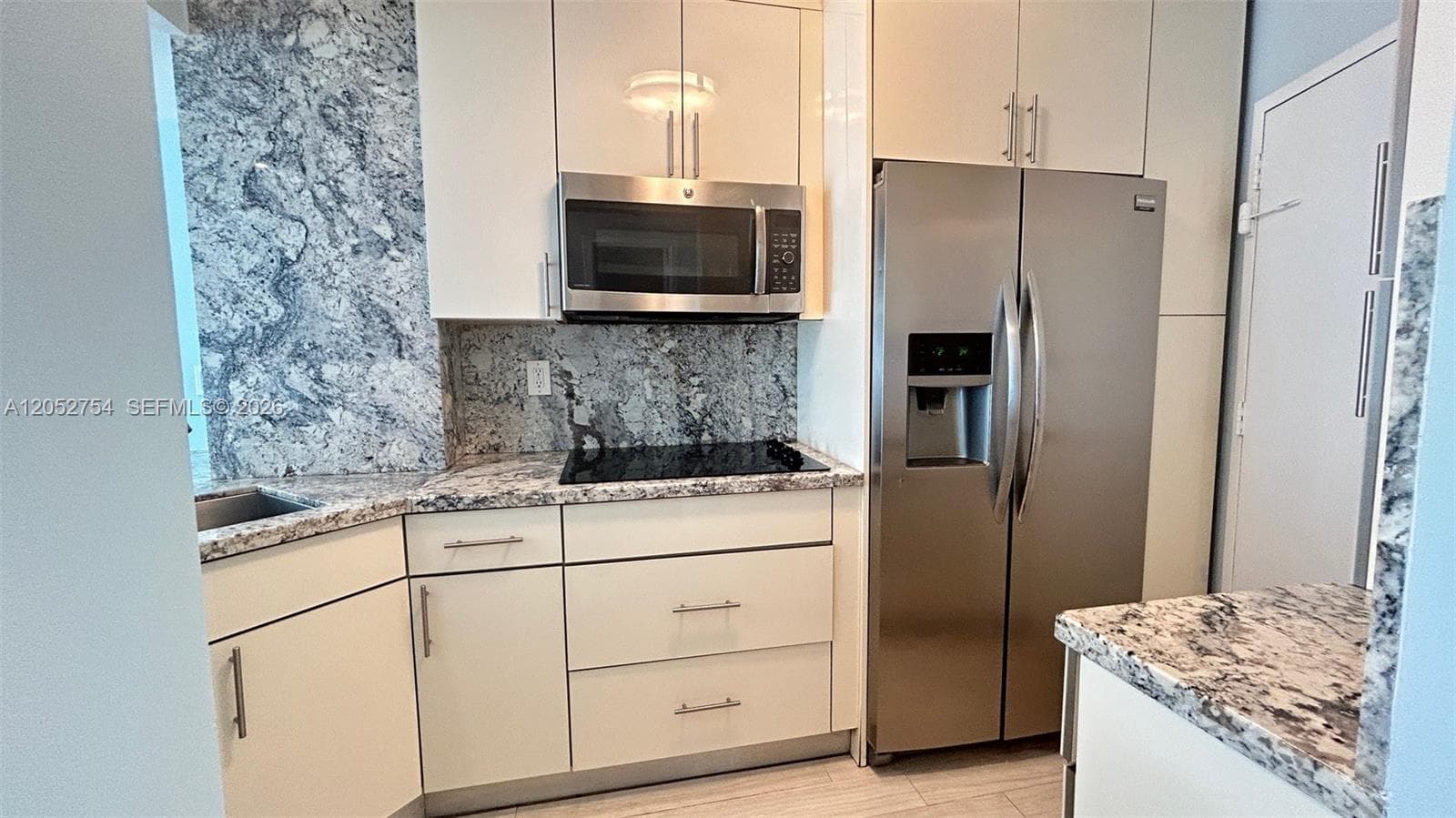 2899 Collins Ave # 724, Miami Beach, FL 33140 photo 2