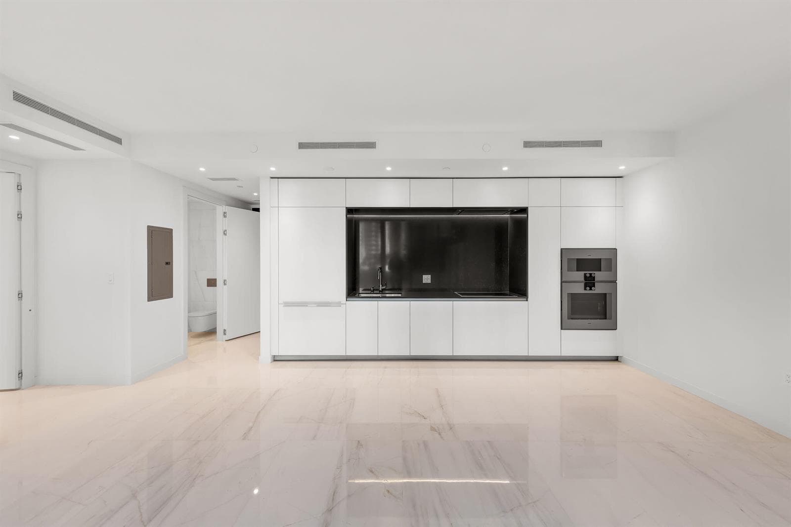 300 Biscayne Blvd Way # 1508, Miami, FL 33131 photo 4