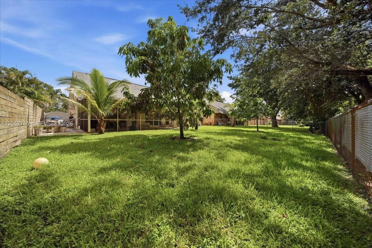 9050 Crescent Dr, Miramar, FL 33025 photo 3
