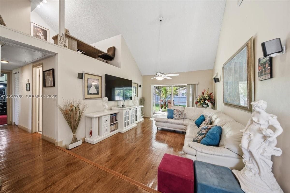 9050 Crescent Dr, Miramar, FL 33025 photo 5