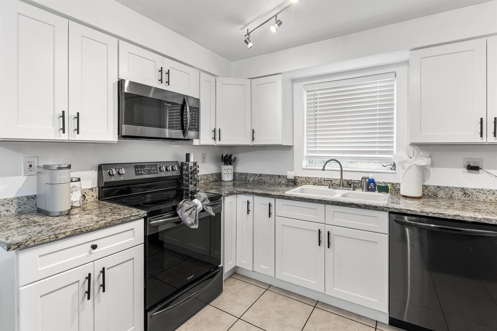 2191 THOMASSON Drive, Naples, FL 34112 photo 4