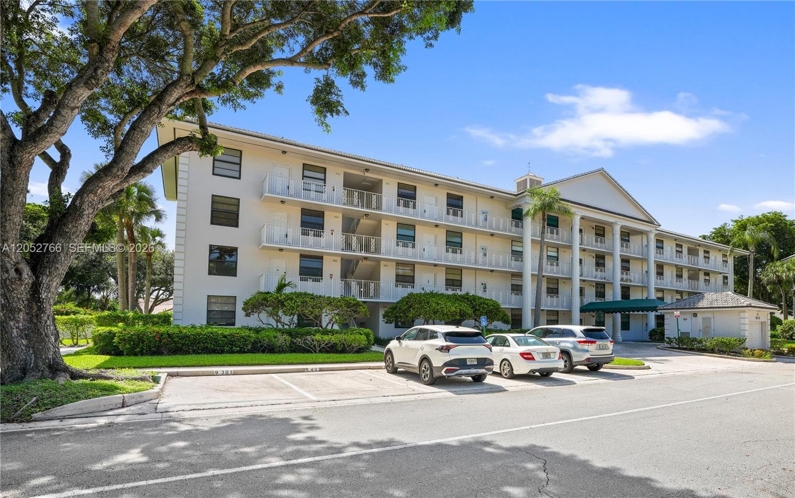 3516 Whitehall Dr # 301, West Palm Beach, FL 33401 photo 2