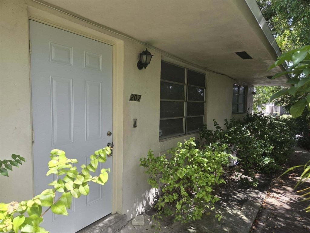 207 SE 7th Street, Dania Beach, FL 33004 photo 4