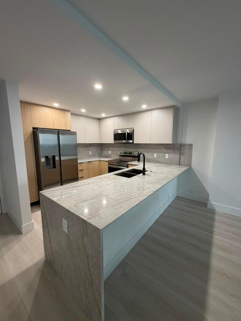 427 Golden Isles Drive # 12d, Hallandale Beach, FL 33009 photo 2