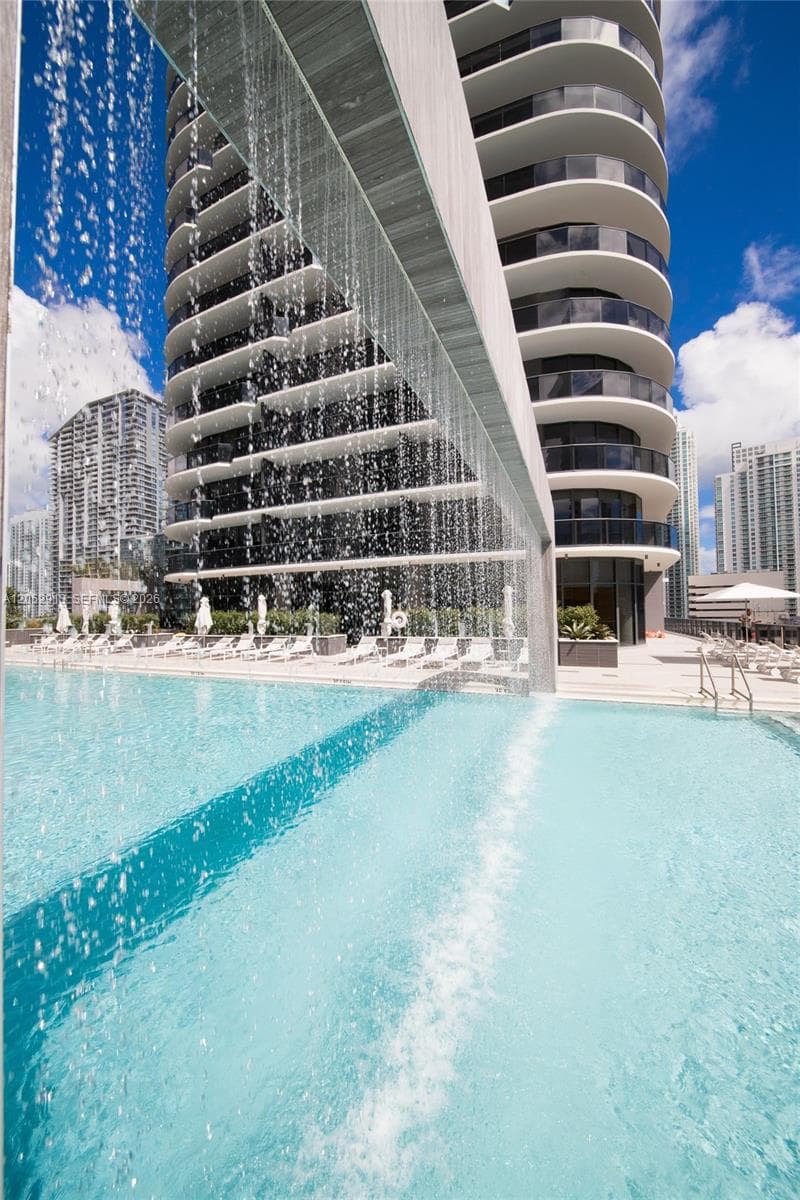 55 SW 9th St # 3207, Miami, FL 33130 photo 2